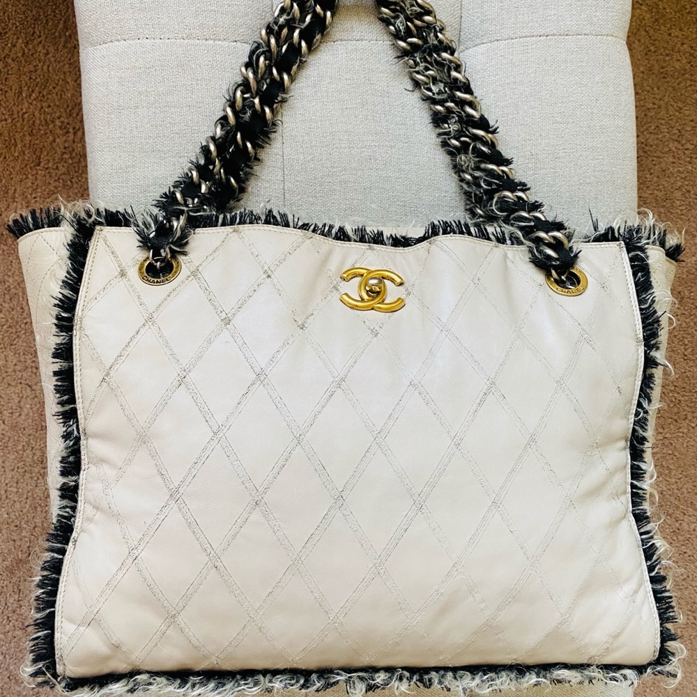 SOLD Chanel Tweed Trim Light Grey Leather Tote - Picture 4 of 16